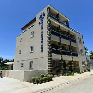 The House One Apartahotel